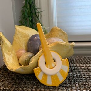 Pop Art 3D 60’s Sunny Yellow and White Resin Brooch